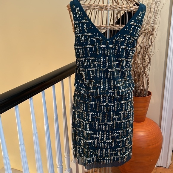 Cache green dress with gold beads - Picture 4 of 11